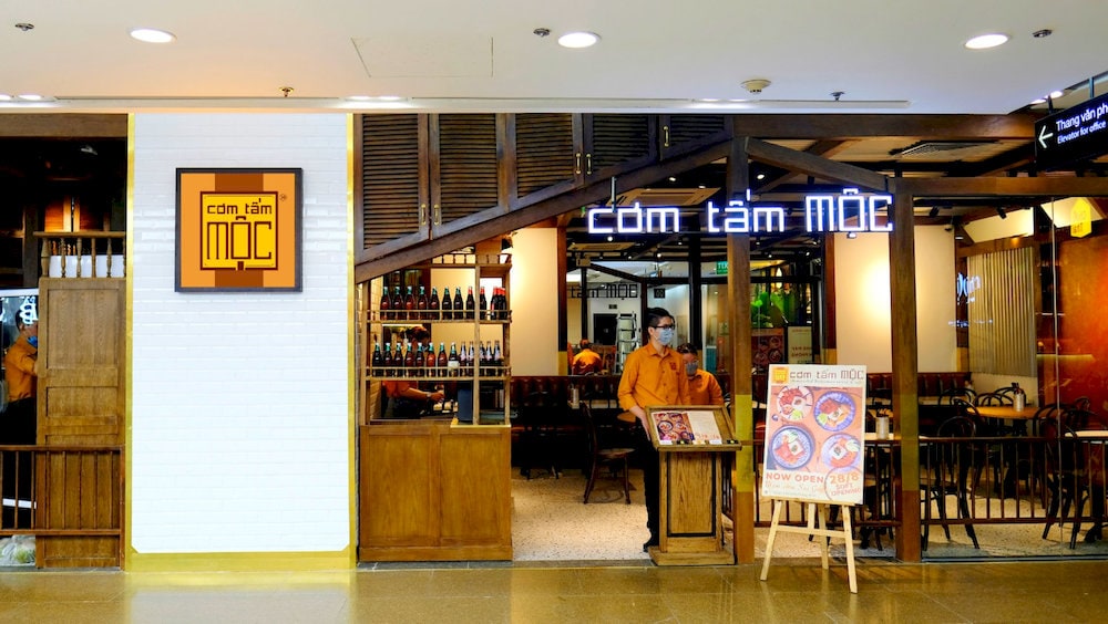 The restaurant’s nostalgic decor, with wooden elements and warm lighting, creates a quiet, vintage ambiance